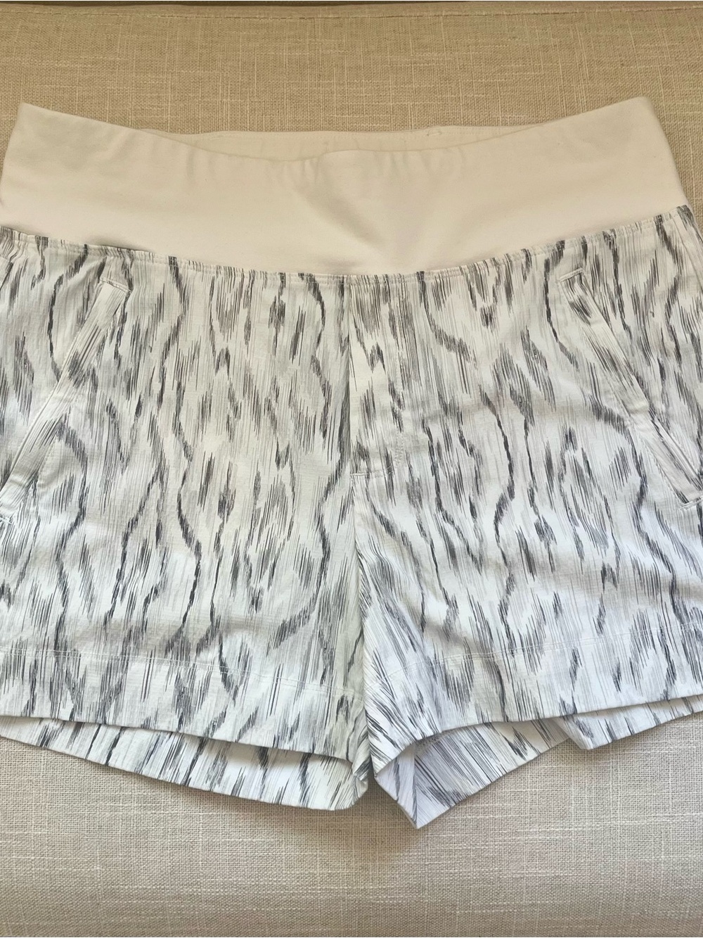 Athleta Trekkie North Shorts in Ikat Magnolia - Picture 2 of 6